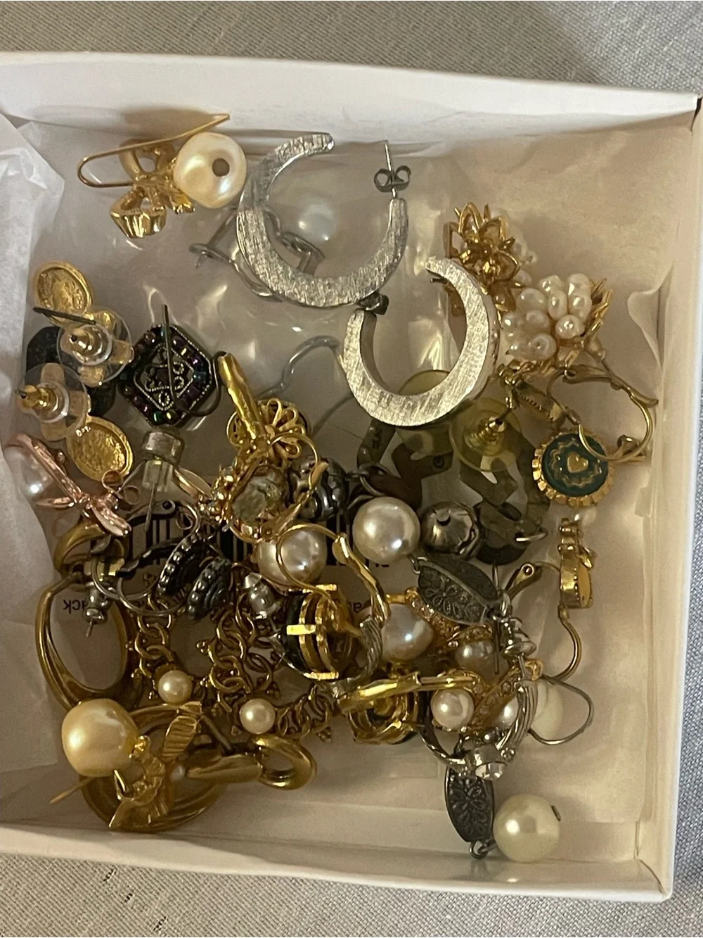 Mixed Pearl and Metal Women's Earring Set - Gold & Silver Tones 18 pairs
